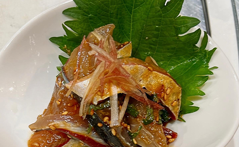 生簀の長崎真鯖で作るコリコリ甘い胡麻鯖刺し
